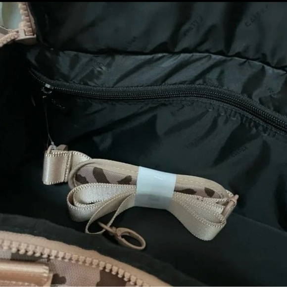 Calpak travel bag with free Christmas gift SHIPS TODAY HAVE FOR CHRISTMAS - Picture 3 of 5